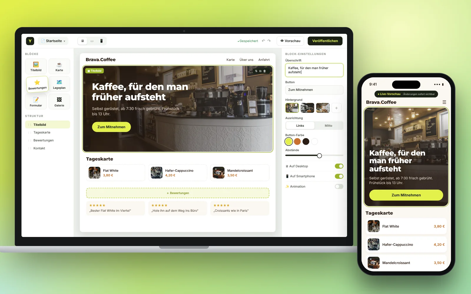 Ein Laptop zeigt einen visuellen Website-Editor mit Café-Seite, das Smartphone die Live-Vorschau.